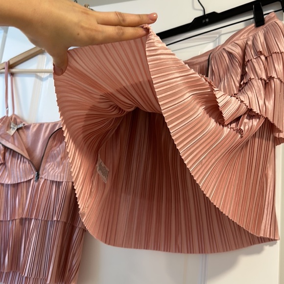 Set (top & skirt) - Picture 8 of 9